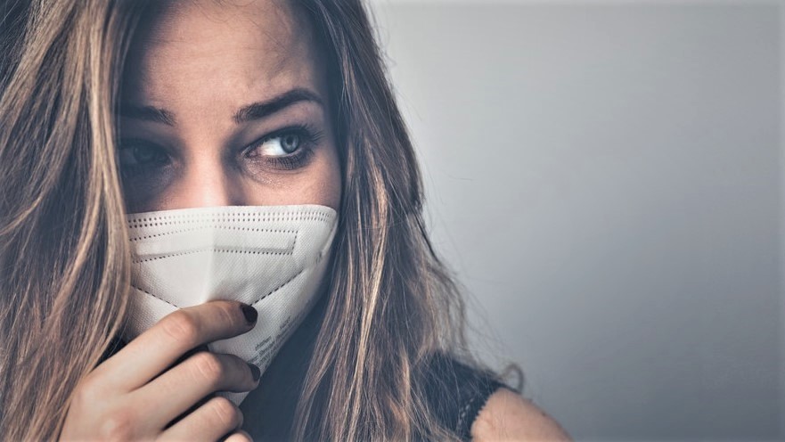 Respirátor snižuje riziko nákazy koronavirem až tisíckrát