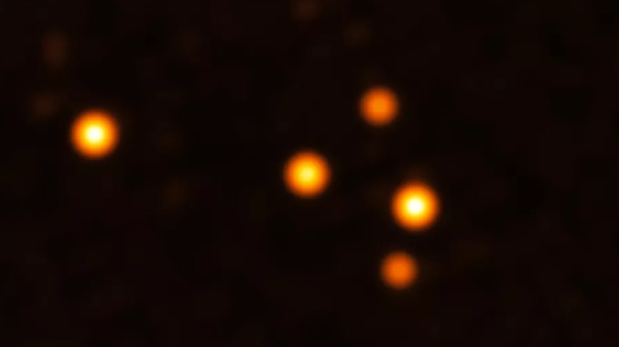 Když hvězdy tančí. Pohled do srdce naší galaxie odhalil děsivý rej kolem černé díry