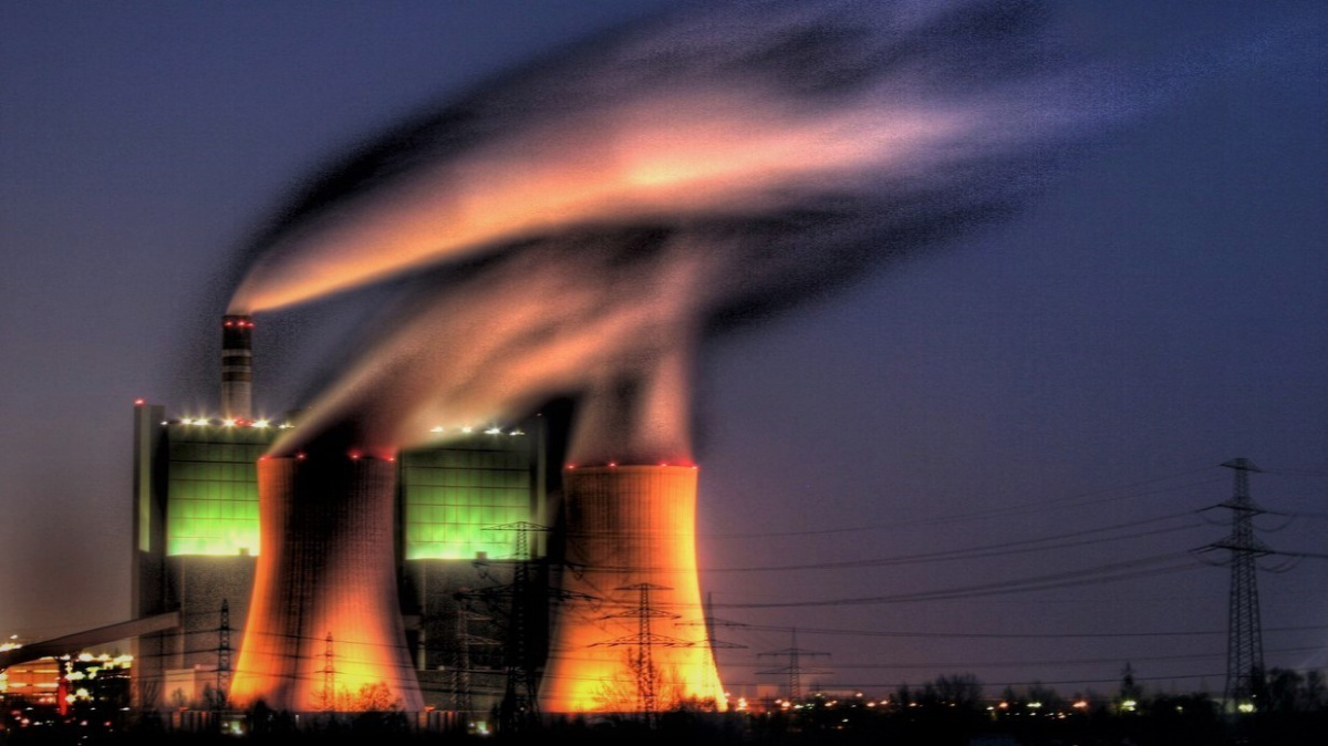 Jaderné elektrárny mají nižší emise CO₂ než solární panely či větrné turbíny