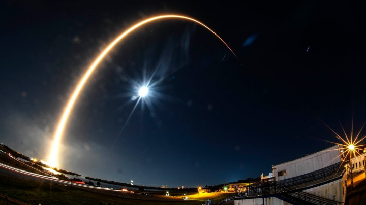 Musk vzkazuje Putinovi: Satelity dokážeme vypouštět rychleji, než je zvládnete sestřelovat