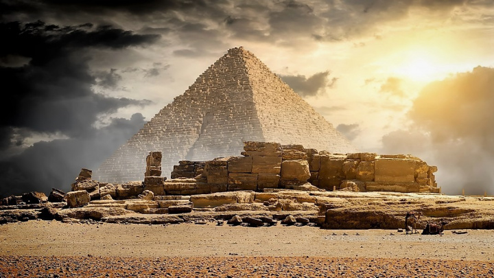 Záhada přesné orientace pyramid má překvapivě jednoduché vysvětlení