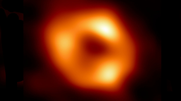 Poprvé vidíme gigantickou černou díru v srdci naší galaxie
