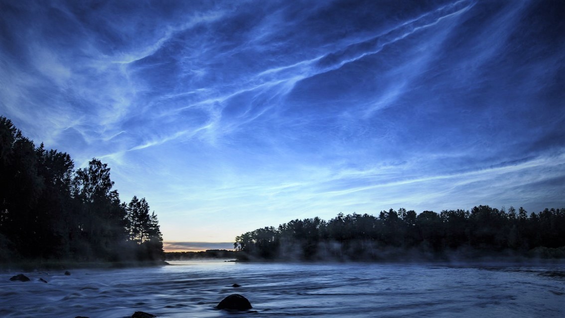 Hlavy vzhůru! Nastává čas svítících oblaků, noctilucentů
