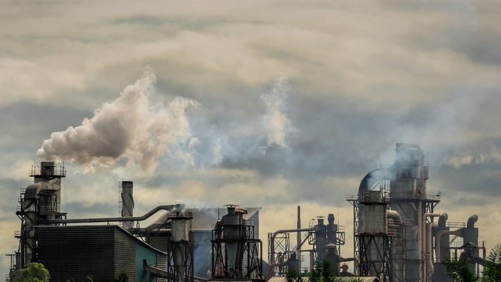 V ovzduší visí rekordní nálož CO2, největší za 4,1 milionu let
