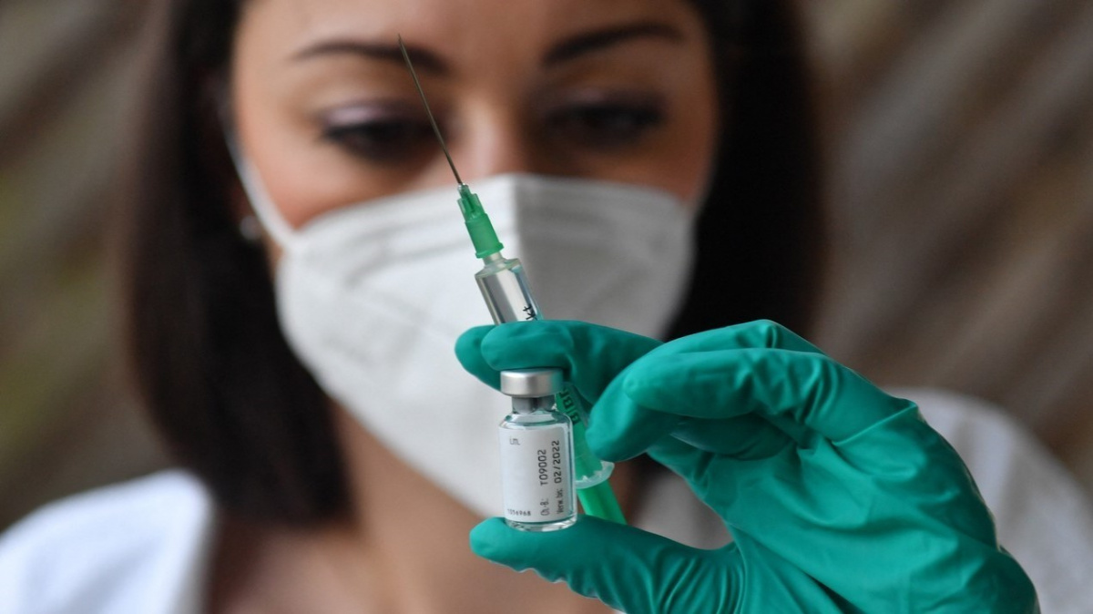 Vakcíny proti covidu zachránily 20 milionů životů