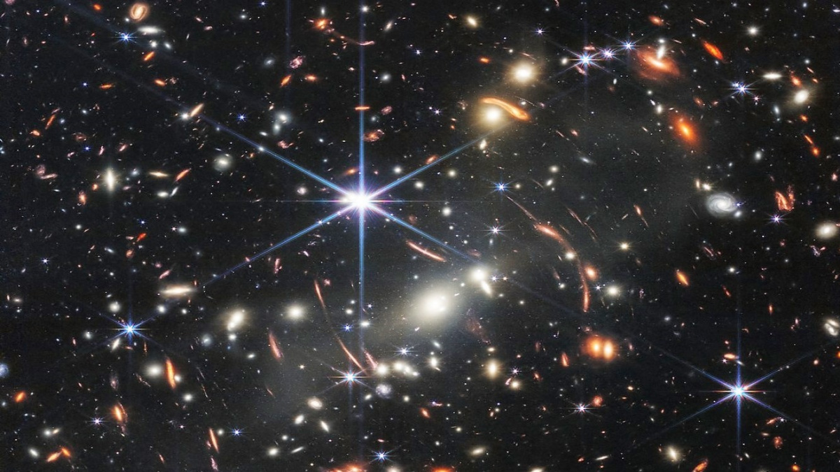 Když galaxie tančí. První pohled do hlubokého vesmíru z Webbova teleskopu