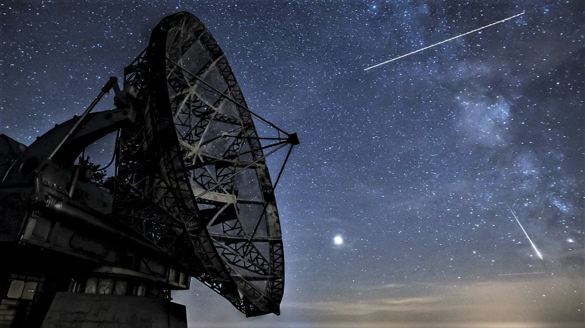 Nebe ozařují Perseidy. Jak je pozorovat?