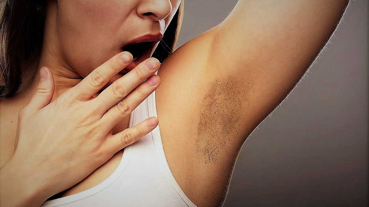 Za pachem z podpaží je sloučenina společná lidem, tchořům i skunkům