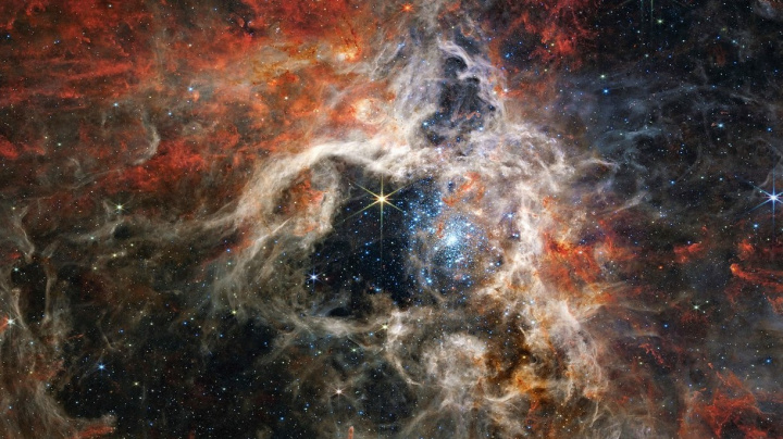 Webbův teleskop nahlédl do tajemné Tarantule. Objevil tam tisíce nových hvězd