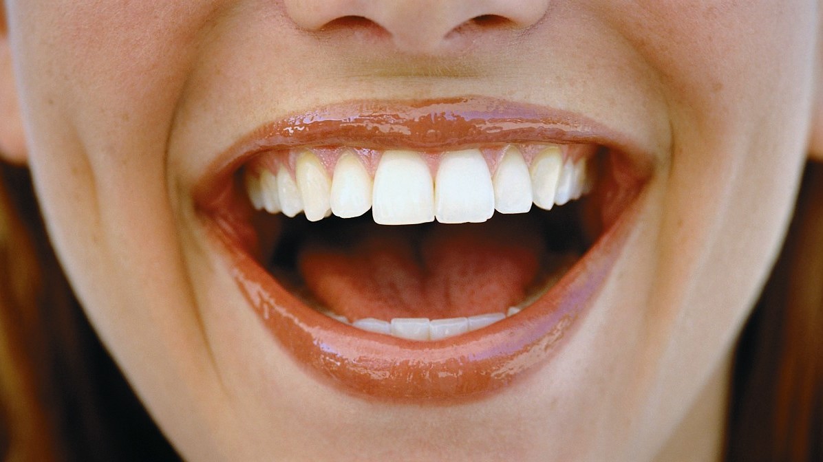 Smějte se. Smích je jedinečný vynález evoluce, pomáhá nám přežít v těžkých časech