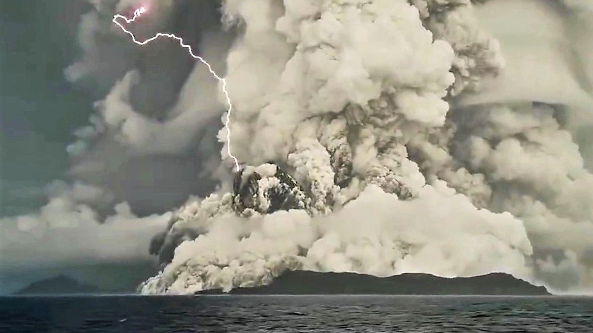 Gigantické množství vodní páry ze sopky Tonga může Zemi ohřívat ještě příští rok