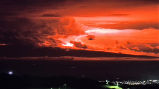 Začátek erupce vulkánu Mauna Loa.