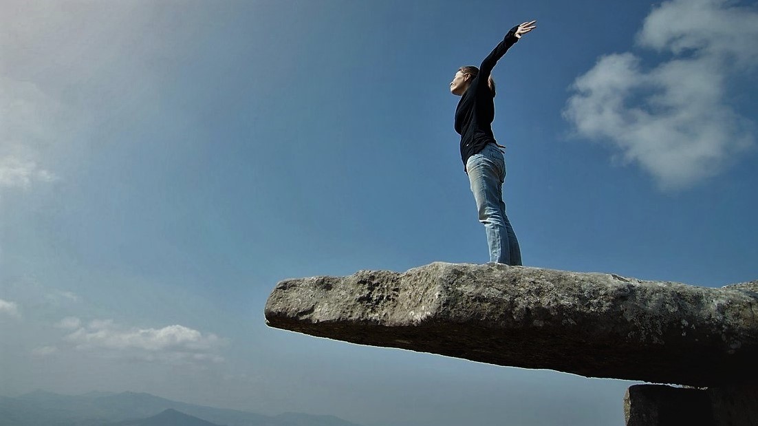 Děsivá chuť skočit z útesu potvrzuje touhu žít