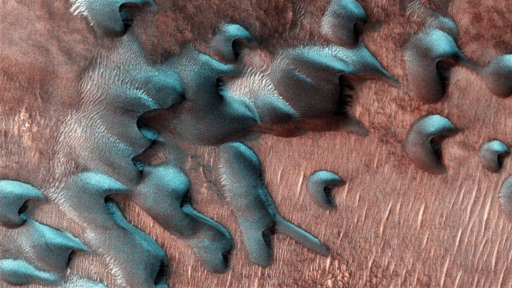 Zimní Mars je krajinou z Alenčiny říše divů