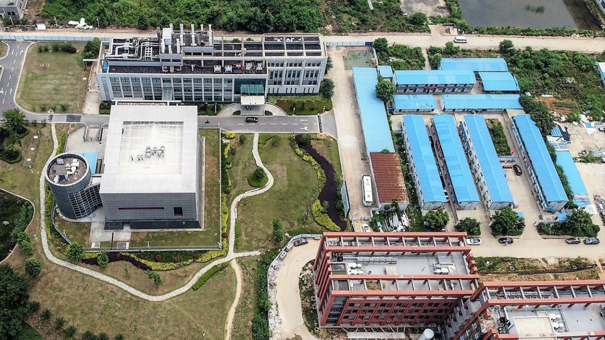 Koronavirus unikl z čínské laboratoře, naznačuje studie. A věří tomu i čeští experti