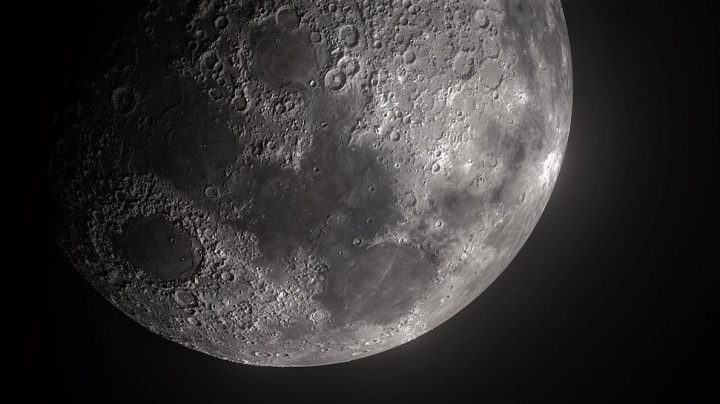Najdeme mikrobiální život na Měsíci? Experti z NASA naznačují, že to je možné