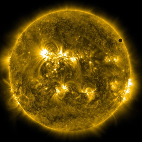 Na Slunci vznikla obrovská skvrna, hrozí druhá Carringtonova událost?