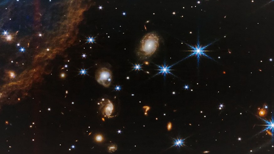 Na co se nás vesmír ptá? Teleskop objevil mezi galaxiemi gigantický otazník