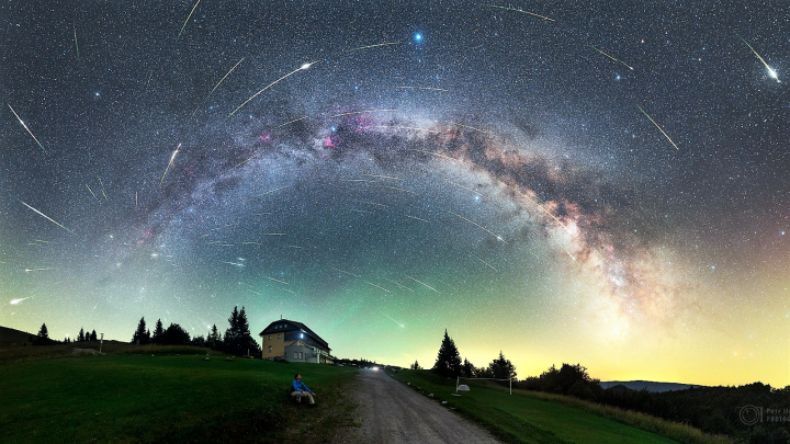 Nebe ozáří roj Perseid. Budou v něm mimořádně jasné meteory