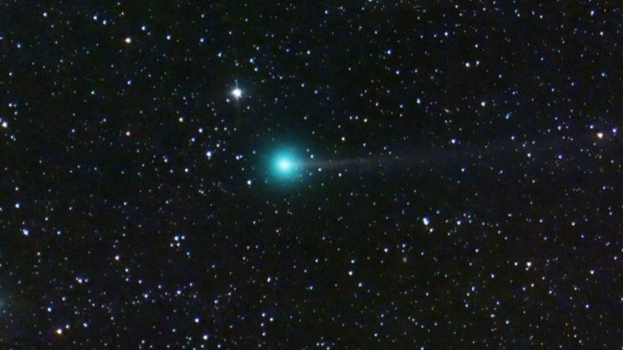 K Zemi přilétla zelená kometa. Jak ji pozorovat