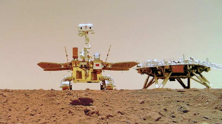 Číňané se chystají předstihnout Američany. Na Měsíci i na Marsu