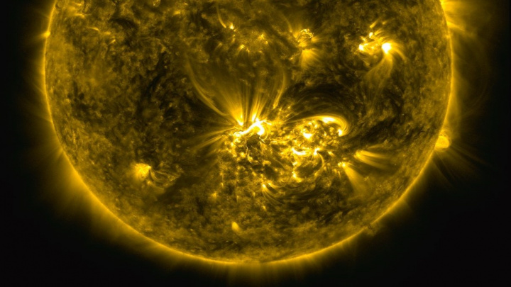 Slunce odpálilo k Zemi ohromnou energii. Dočkáme se polární záře?