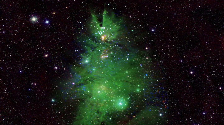 Astronomové pořídili snímek vánočního stromu, který svítí v hlubokém vesmíru