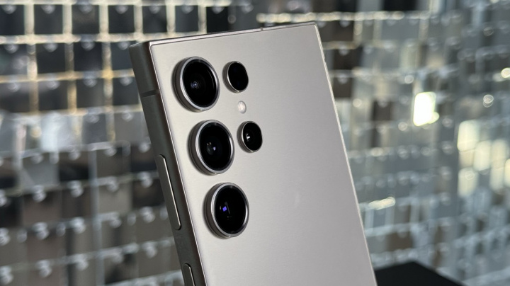 Smartphony zažívají revoluci. Nový Samsung má AI funkce, které jinde nenajdete