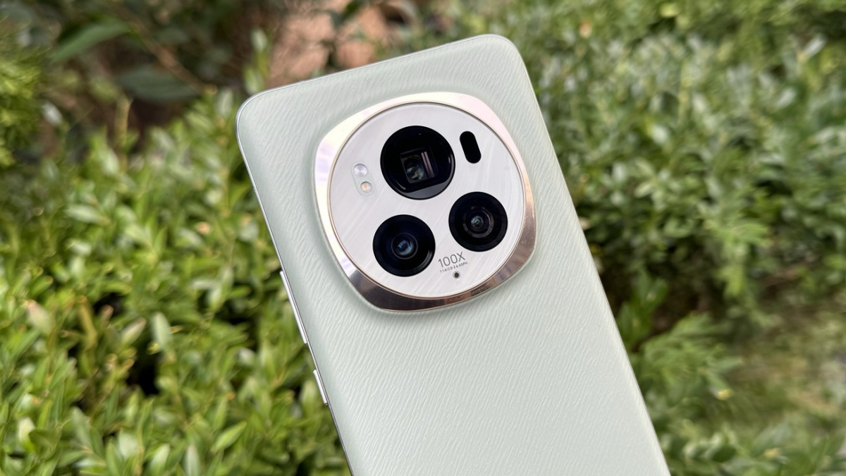 Smartphone s nejlepším displejem i baterkou. HONOR Magic6 Pro zamířil do Česka a je za super cenu