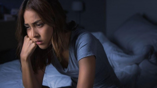 Budíte se v noci? Možná za to může vysoká hladina kortizolu