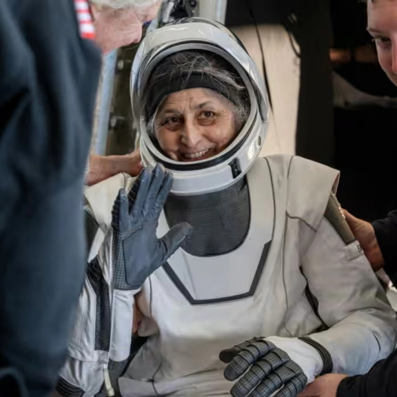 Pohled na astronauty po téměř roce ve vesmíru šokuje. Vypadají k nepoznání