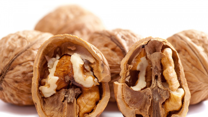 Vlašské ořechy: Zázrak pro váš mozek, nebo jen zanedbatelná podpora?