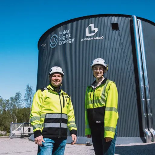 Přebytečnou energii ze soláru a větrných elektráren má řešit... písek?