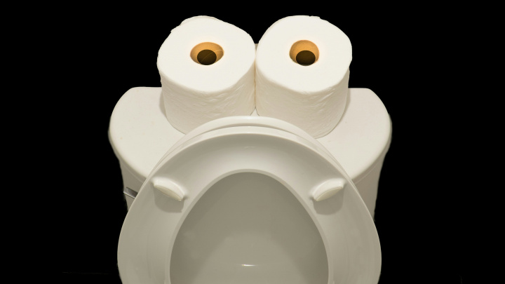 Používáte mobilní telefon na WC? Pozor, je to nebezpečné!