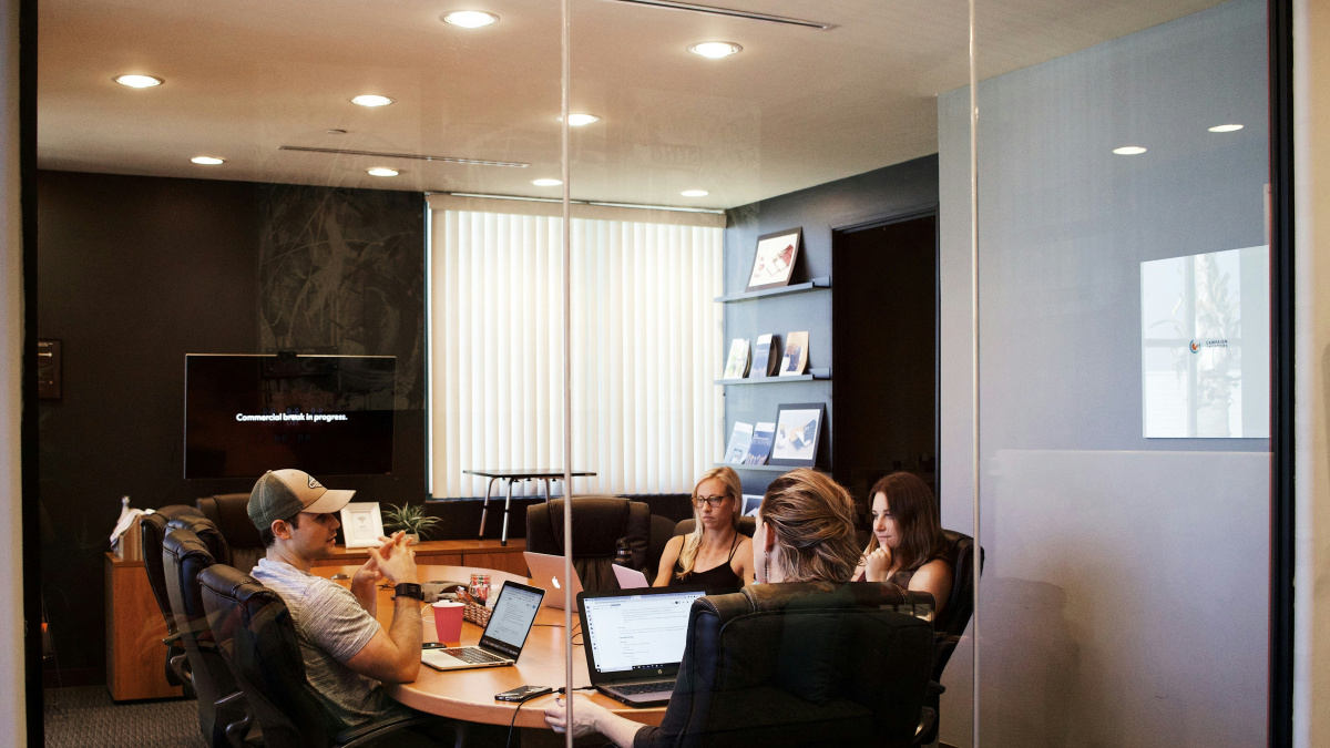 Pracuj méně, žij více: Čtyřdenní pracovní týden opravdu funguje!