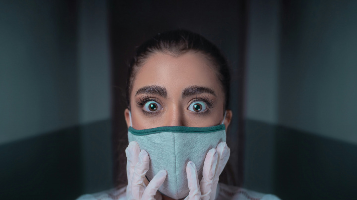 O měsíce starší mozek. Vědci popsali zničující dopady pandemie