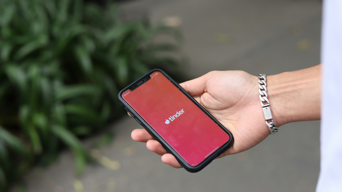 Vědci zjistili něco děsivého o lidech, kteří se seznamují na Tinderu nejčastěji