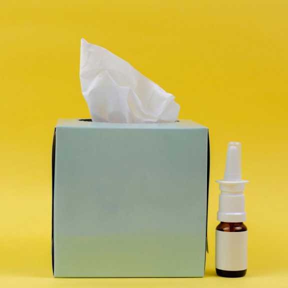 Nechcete dostat covid-19? Ochrání vás obyčejný nosní sprej proti alergiím