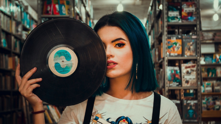 Od vinylů po knížky. Proč máme slabost pro sbírání věcí?