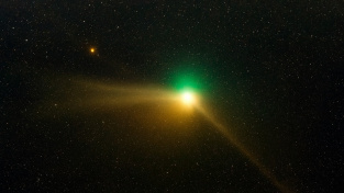 Mezihvězdný objekt 3I/ATLAS s podivnostmi nekončí