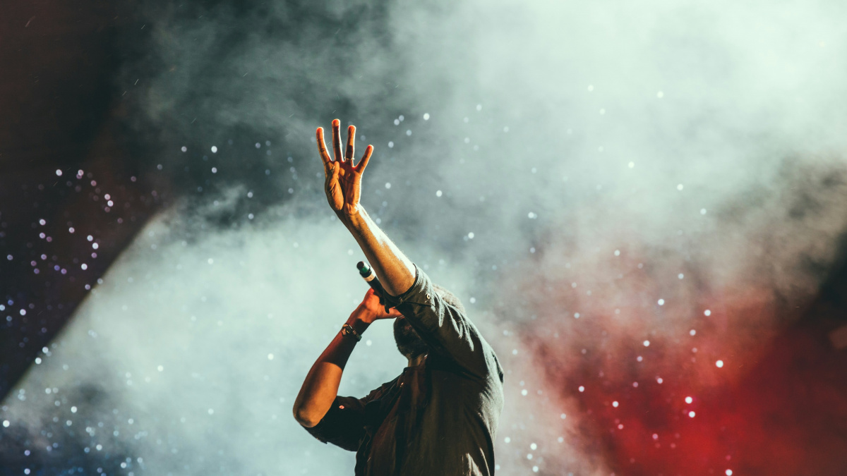 Sláva zabíjí. Sóloví zpěváci umírají dřív než ostatní