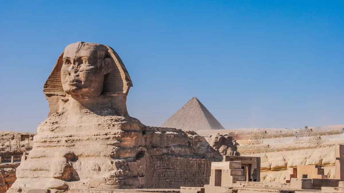 Druhá sfinga v Gíze? Pod pískem se skrývá něco obrovského