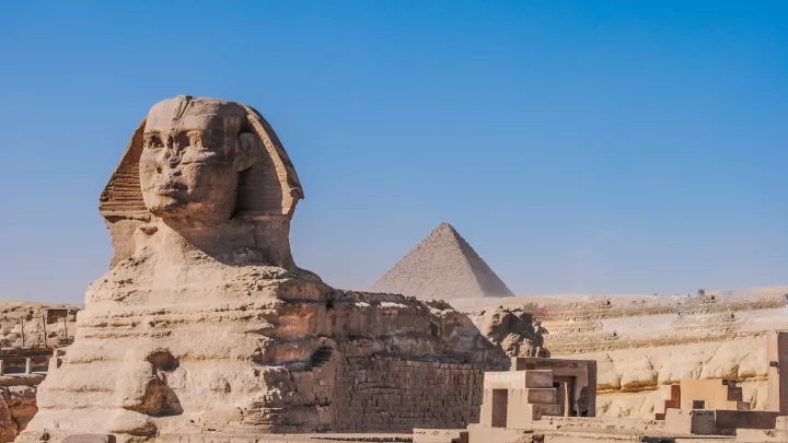 Druhá sfinga v Gíze? Pod pískem se skrývá něco obrovského