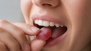 Cukr vám kazy nezpůsobuje. Ale pozor – to neznamená, co si myslíte