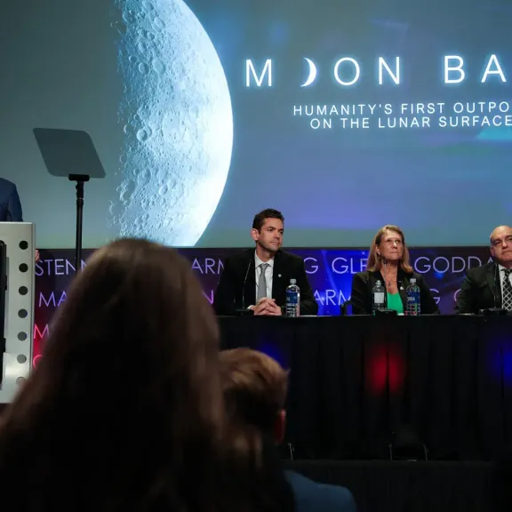 NASA rozjela projekt budoucnosti. Měsíc se má proměnit v nové centrum lidstva