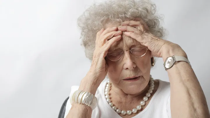Vědci přišli s průlomem. Alzheimerovu chorobu umí odhalit roky dopředu