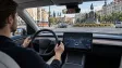 Tesla spustila v Česku samořízení. Co přesně FSD Supervised umí, a co ne