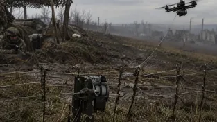 Ukrajina nasadila chytrý ostnatý drát proti ruským dronům. Místo rušení jim jednoduše přestřihne kabel