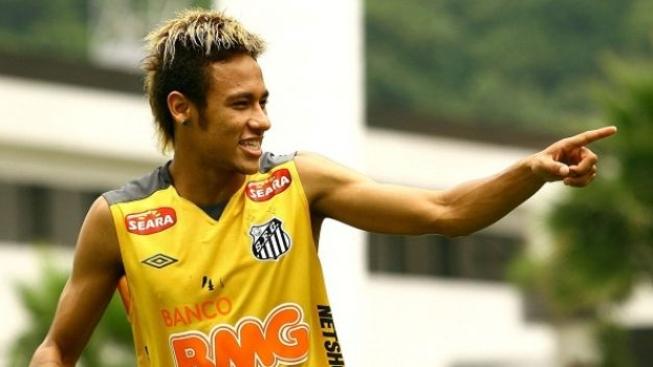 Jak zastavit Neymara? V Bolívii ho fanoušci sestřelili kusem pomeranče