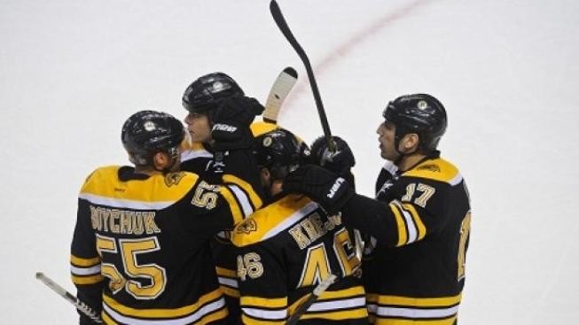 Krejčího srazilo při oslavě výhry Bostonu plexisklo 